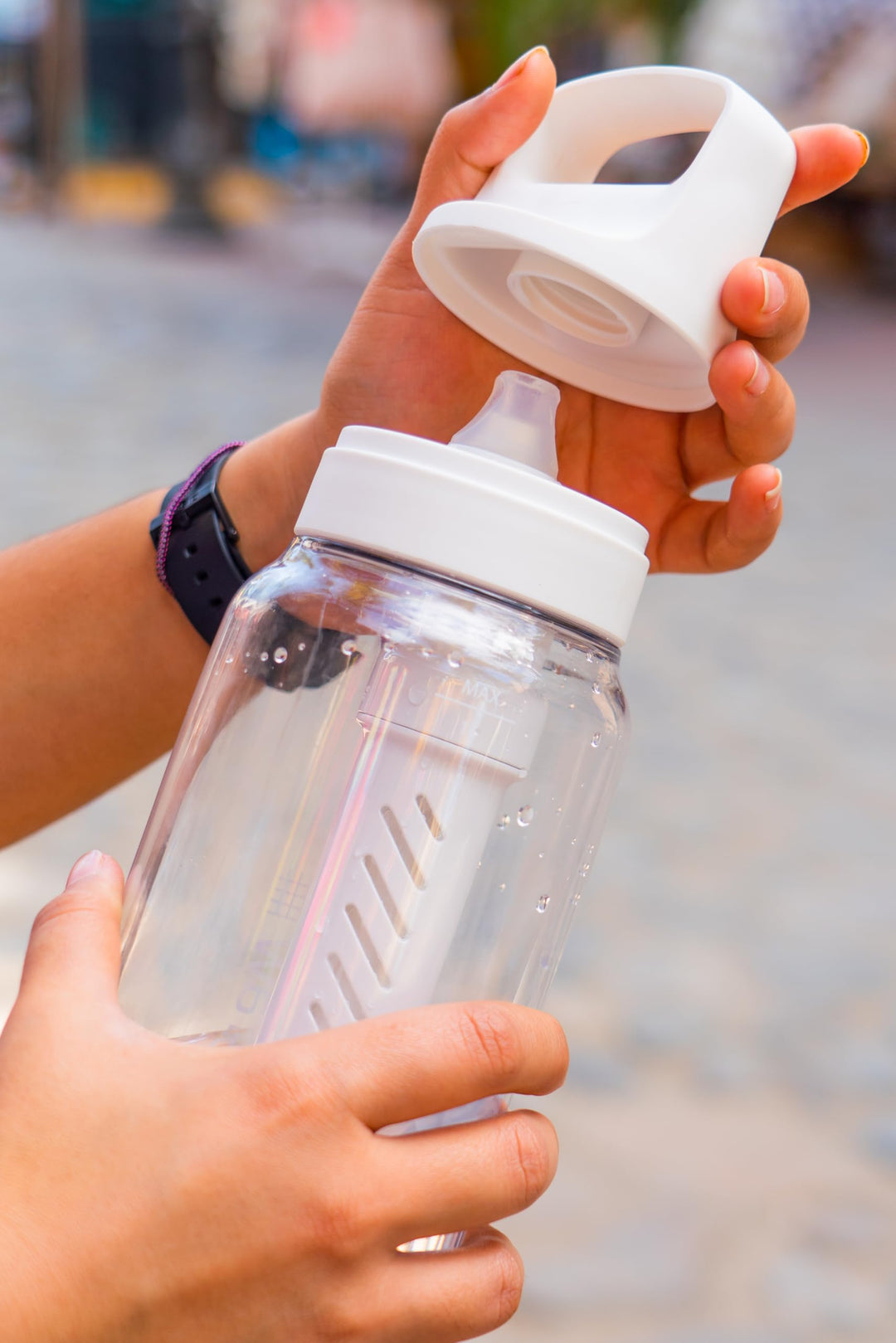 LifeStraw Go Series – BPA-Free Water Filter Bottle for Travel and Everyday use removes Bacteria, parasites and microplastics, Improves Taste