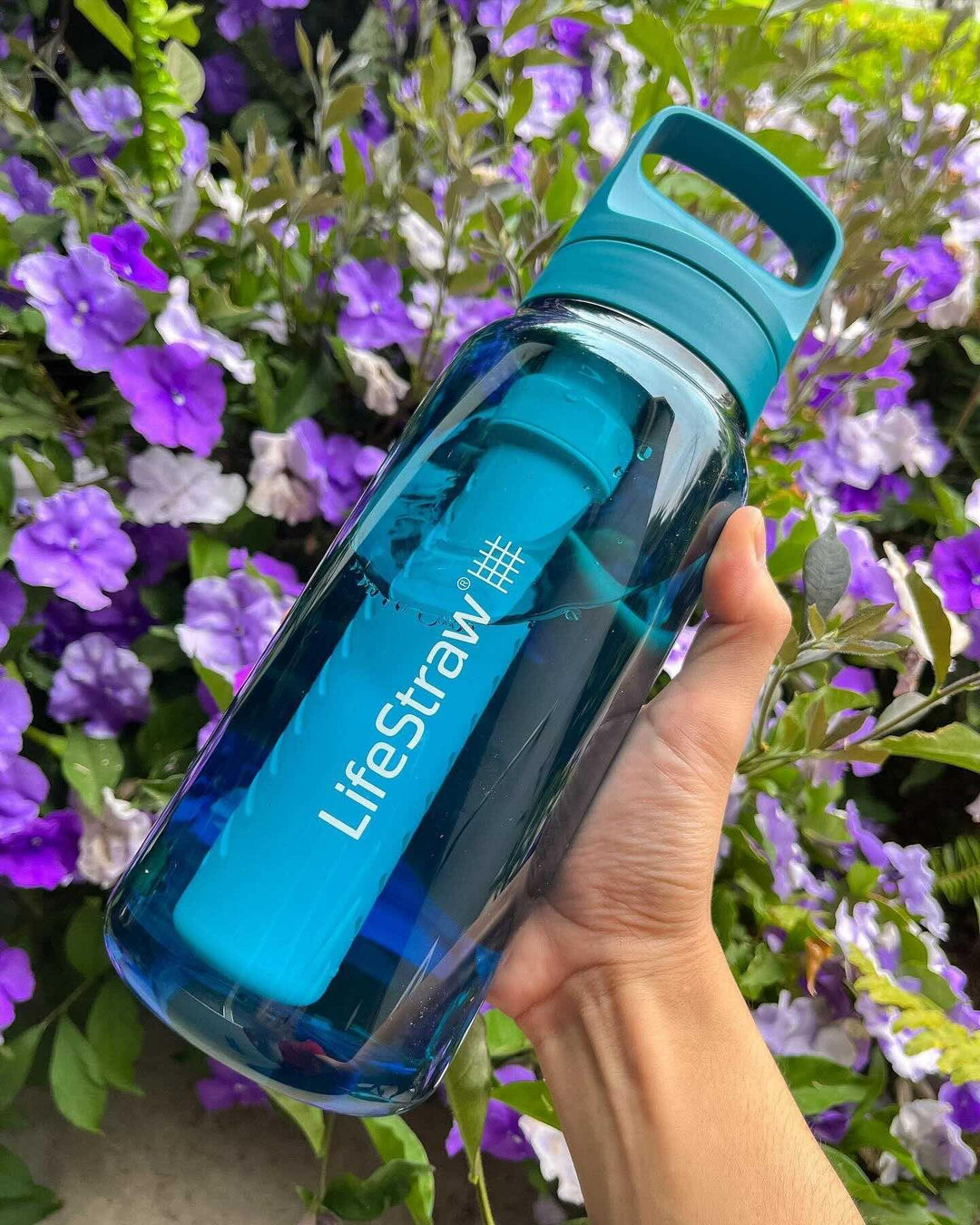 LifeStraw Go Series – BPA-Free Water Filter Bottle for Travel and Everyday use removes Bacteria, parasites and microplastics, Improves Taste