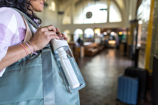LifeStraw Go Series – BPA-Free Water Filter Bottle for Travel and Everyday use removes Bacteria, parasites and microplastics, Improves Taste