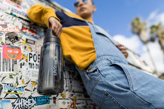 LifeStraw Go Series – BPA-Free Water Filter Bottle for Travel and Everyday use removes Bacteria, parasites and microplastics, Improves Taste