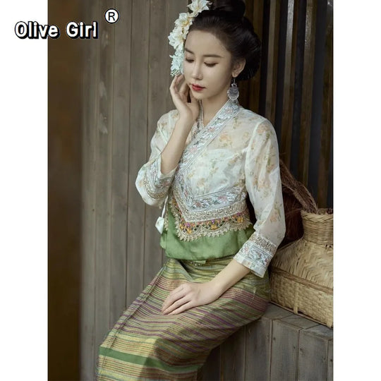 Vêtement thaïlandais femme style ethnique élégant – Vue principale