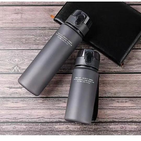 Gourde de sport étanche de haute qualité, idéale pour la randonnée et les voyages. Portable et facile à transporter. Mes gourdes préférées : 400 ml/560 ml.