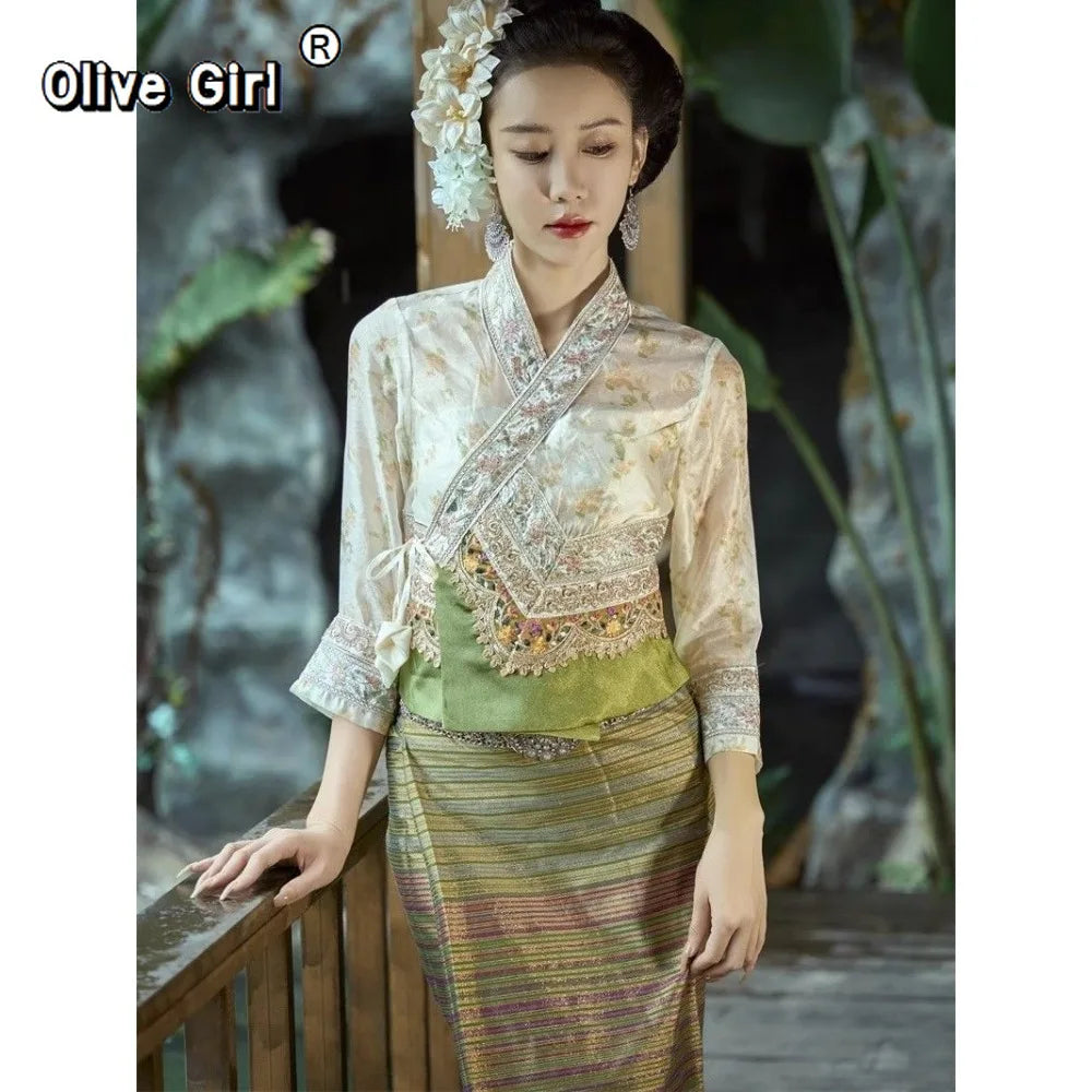 Vêtement thaïlandais femme style ethnique élégant – Vue principale