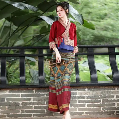 Vêtement thaïlandais femme style ethnique élégant – Vue principale