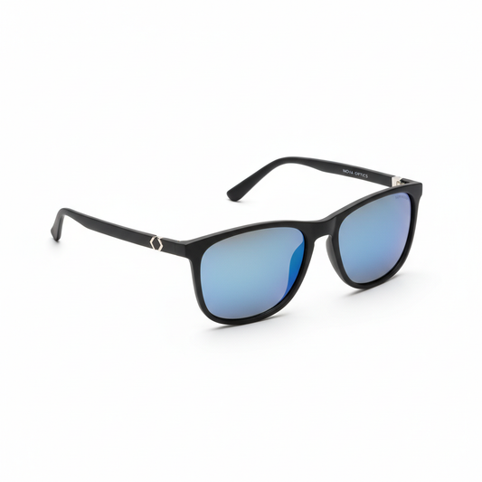 Lunettes de soleil polarisées modernes sur fond blanc